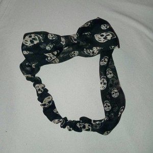 3/$15- Skull and bow headband
